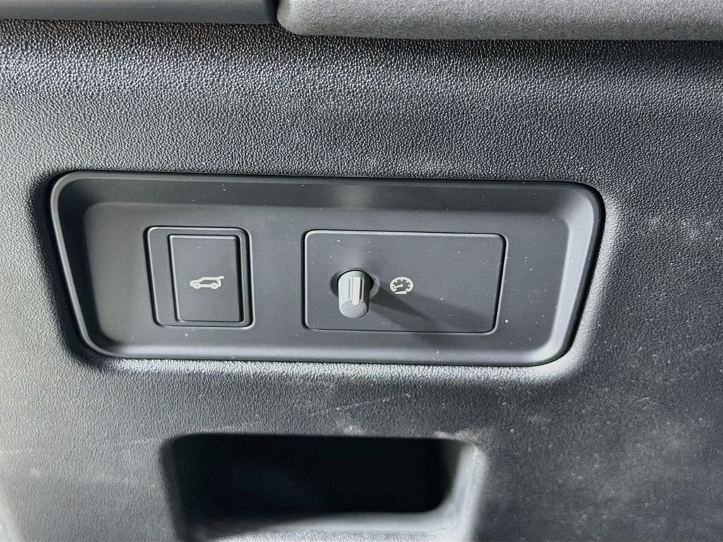 New 2026 Fuji White Land Rover S image 10