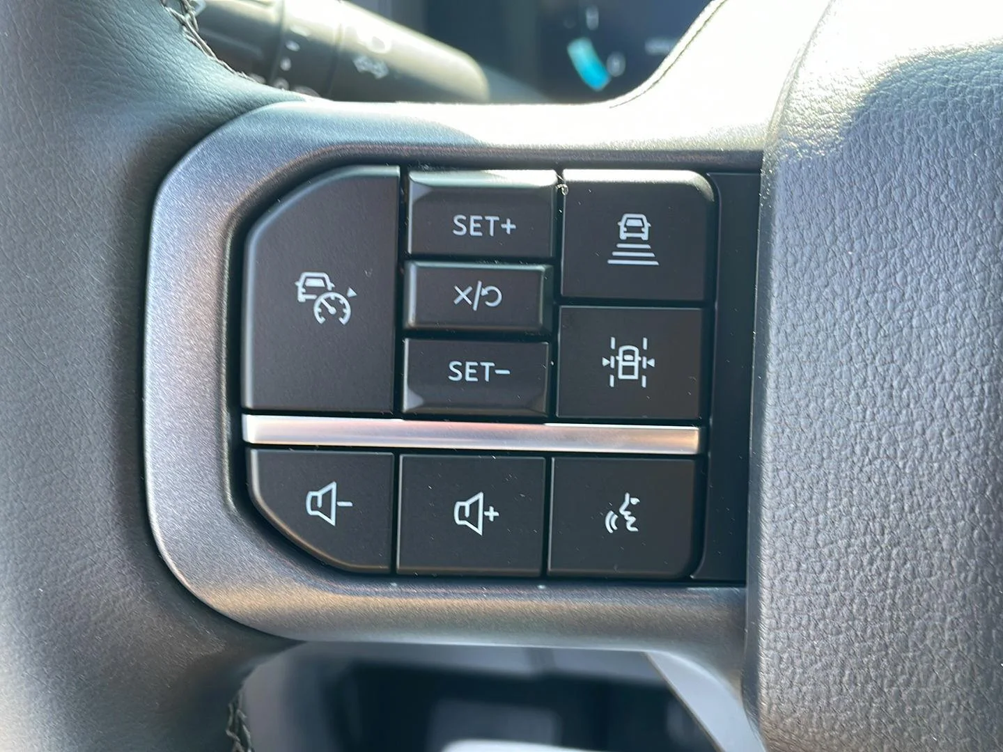 New 2026 Carbonized Gray Metallic Ford XLT image 14