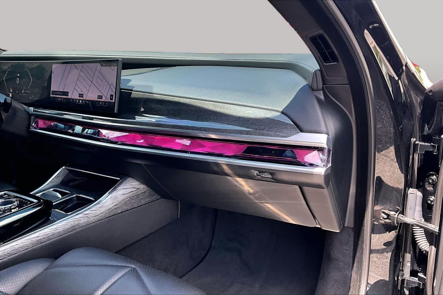 Used 2023 Black Sapphire Metallic BMW 740i image 19