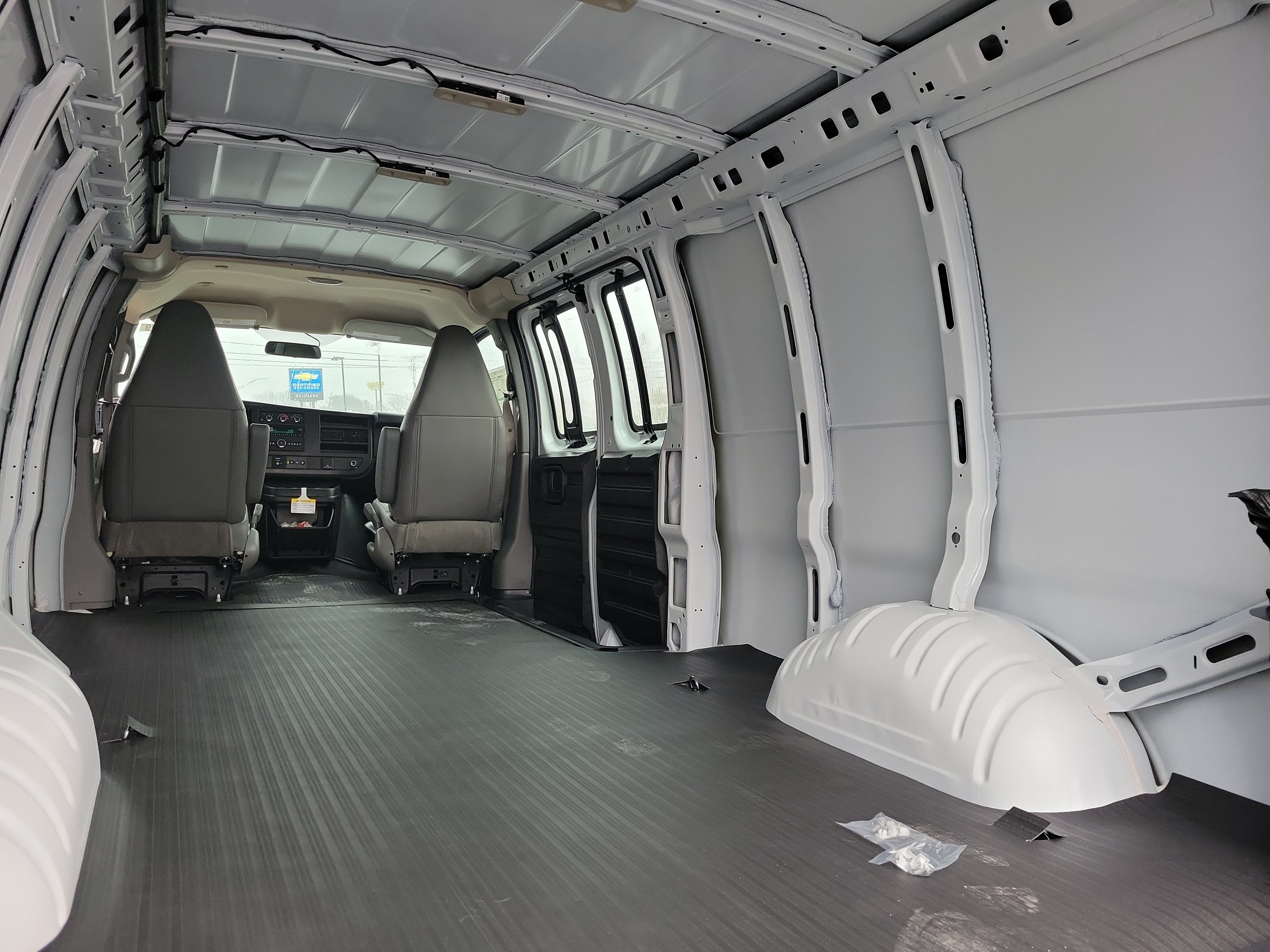 2025 Chevrolet Express Cargo Work Van - Photo 10