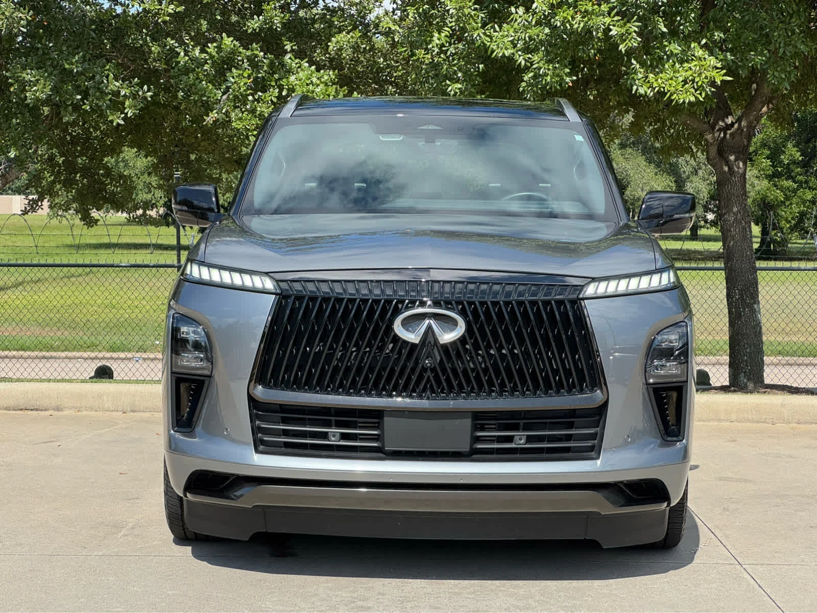 Certified Used 2025 Dynamic Metal/Black Obsidian INFINITI AUTOGRAPH image 2