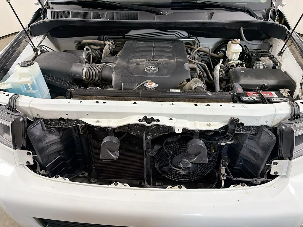 Used 2019 White Toyota SR5 image 29