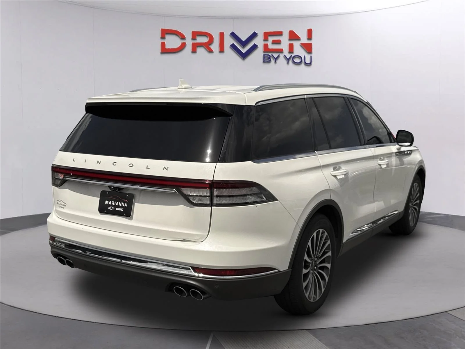 Used 2022 Pristine White Metallic Tri-Coat Lincoln Reserve image 4