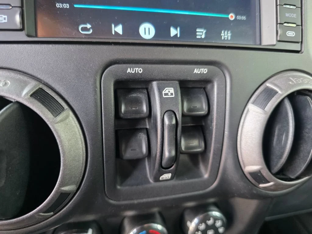 Used 2013 Green Jeep Sport image 20