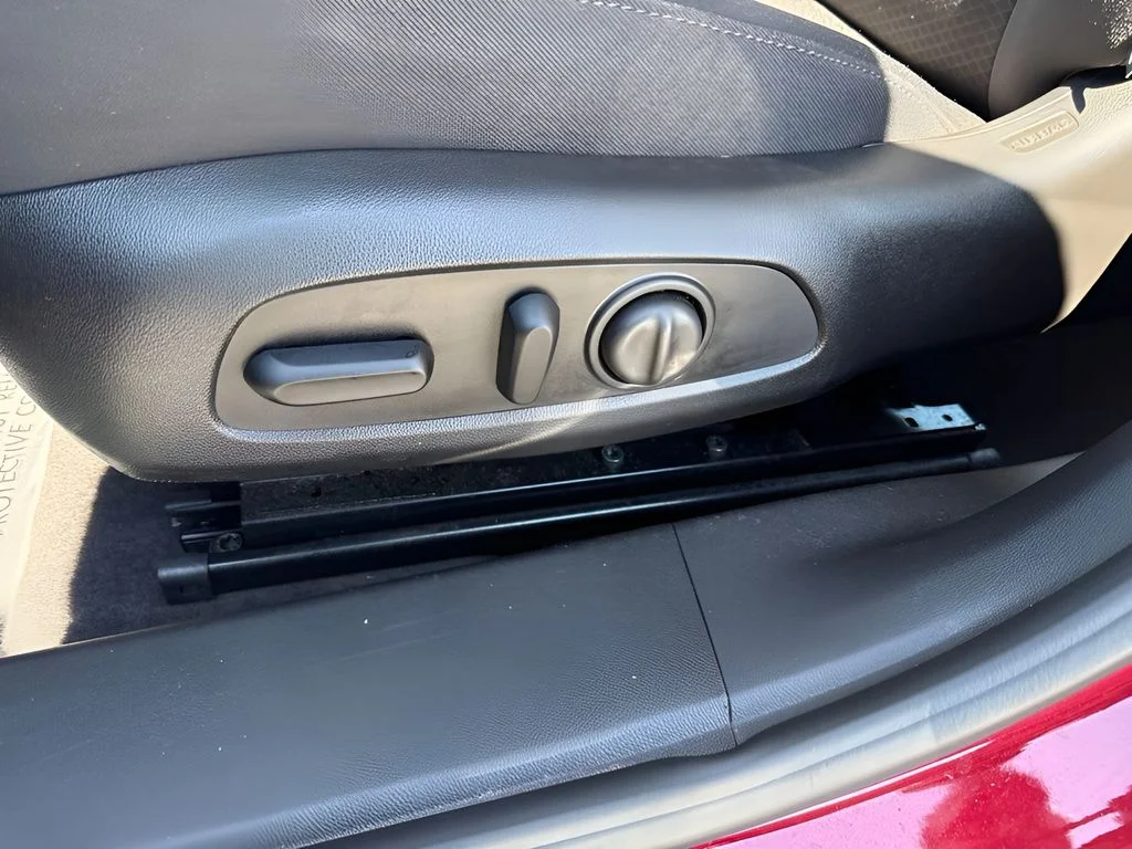 Used 2017 Red Chevrolet LT image 6