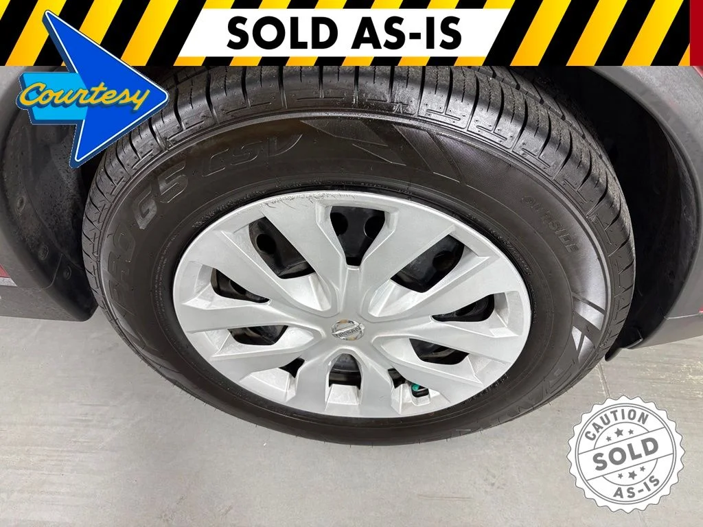 Used 2015 Red Nissan S image 10