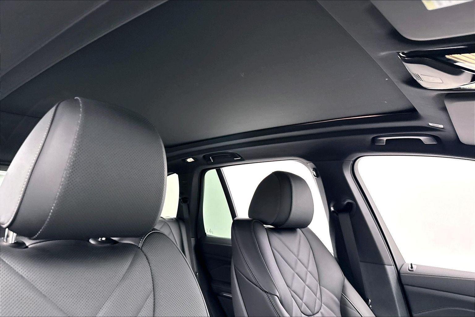 New 2026 Black Sapphire Metallic BMW xDrive40i image 32
