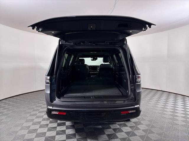 New 2026 Baltic-Gray Metallic Clear-Coat Exterior Paint Jeep Grand Wagoneer image 12