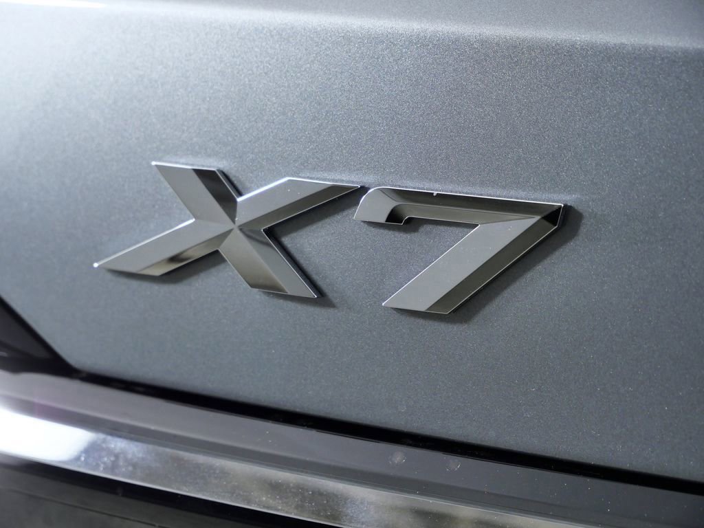 Used 2026 Skyscraper Grey Metallic BMW xDrive40i image 14
