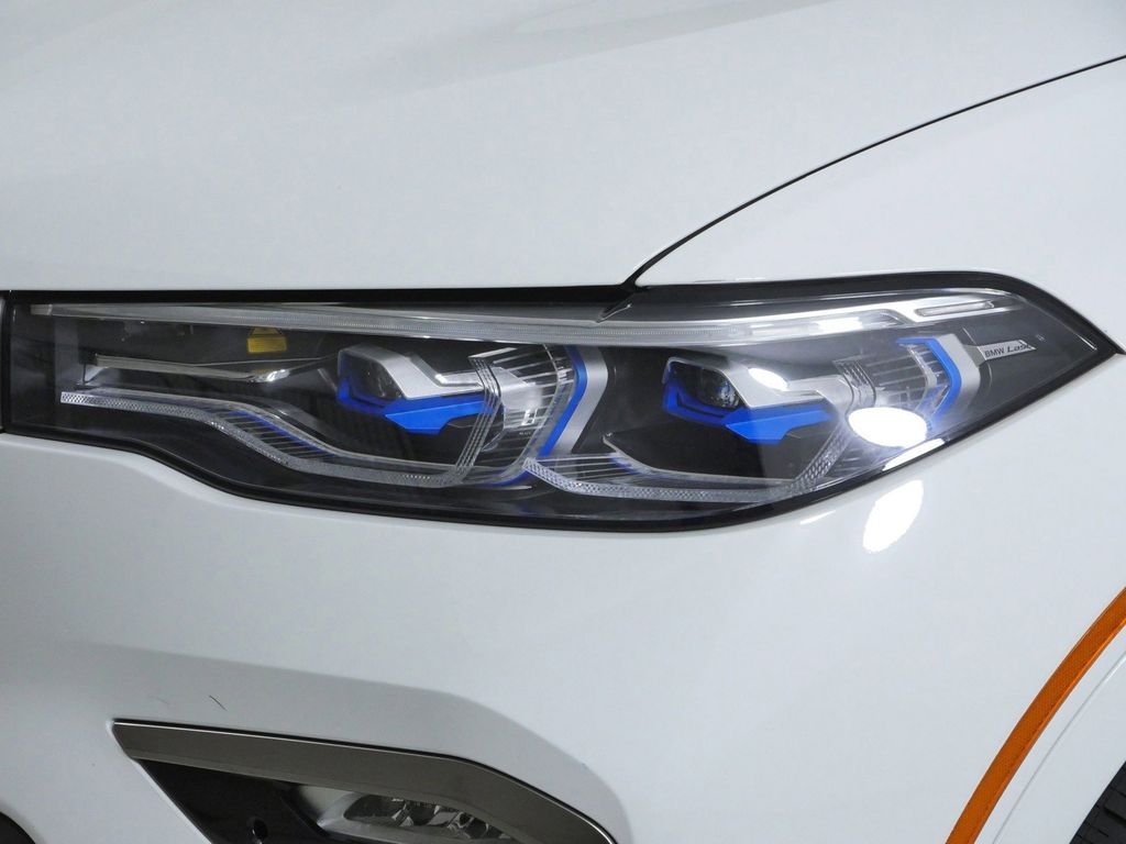 Used 2022 Alpine White BMW M50i image 4