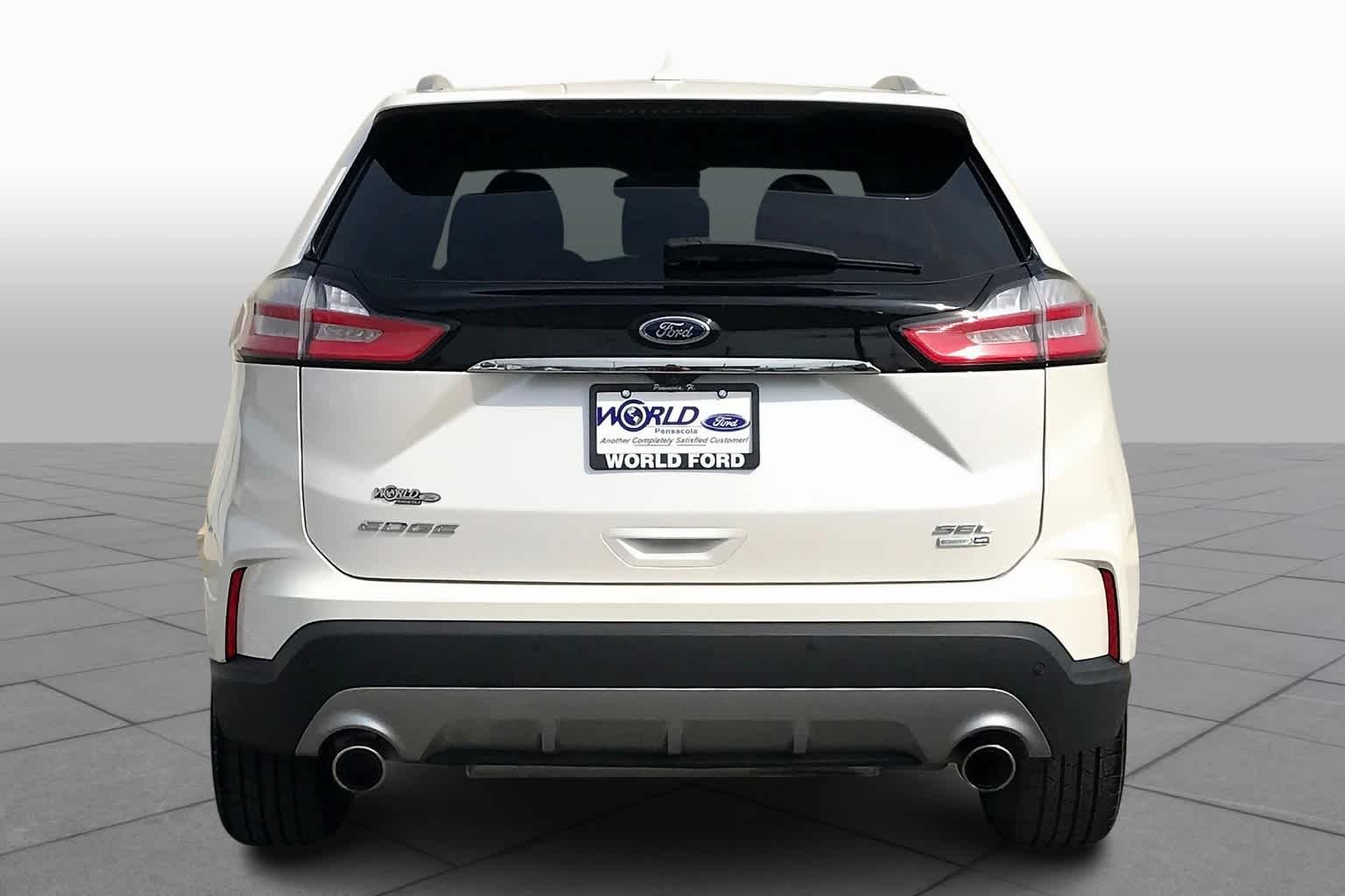 Used 2019 White Platinum Metallic Tri-Coat Ford SEL image 5