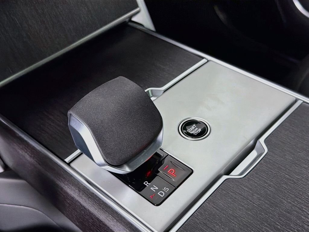 New 2026 Santorini Black Land Rover SE image 17