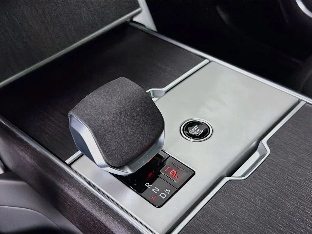New 2026 Santorini Black Land Rover SE image 17