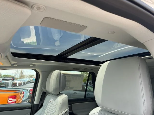 New 2026 Star White Metallic Tri-Coat Ford Platinum® image 42