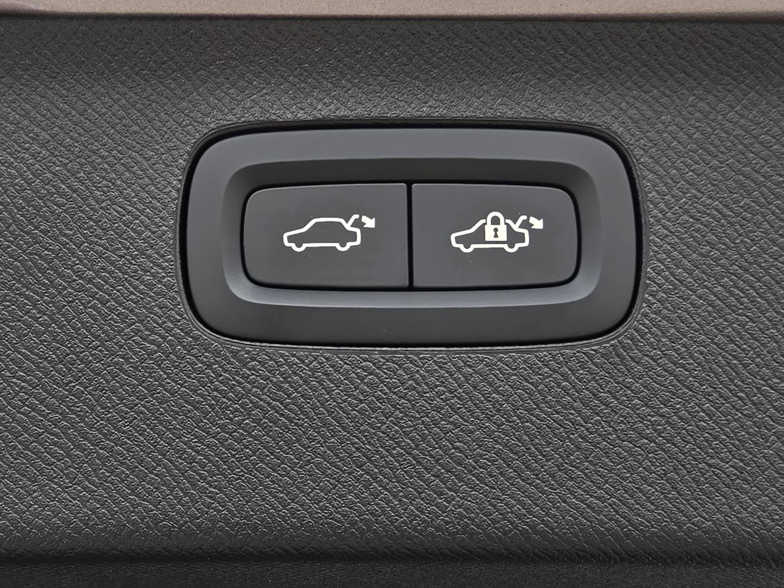2026 Volvo XC90 Ultra - Photo 12