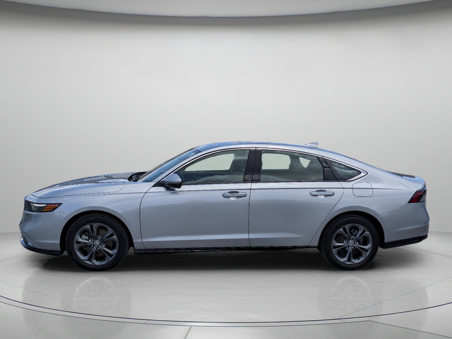 Used 2025 Solar Silver Metallic Honda EX-L image 3