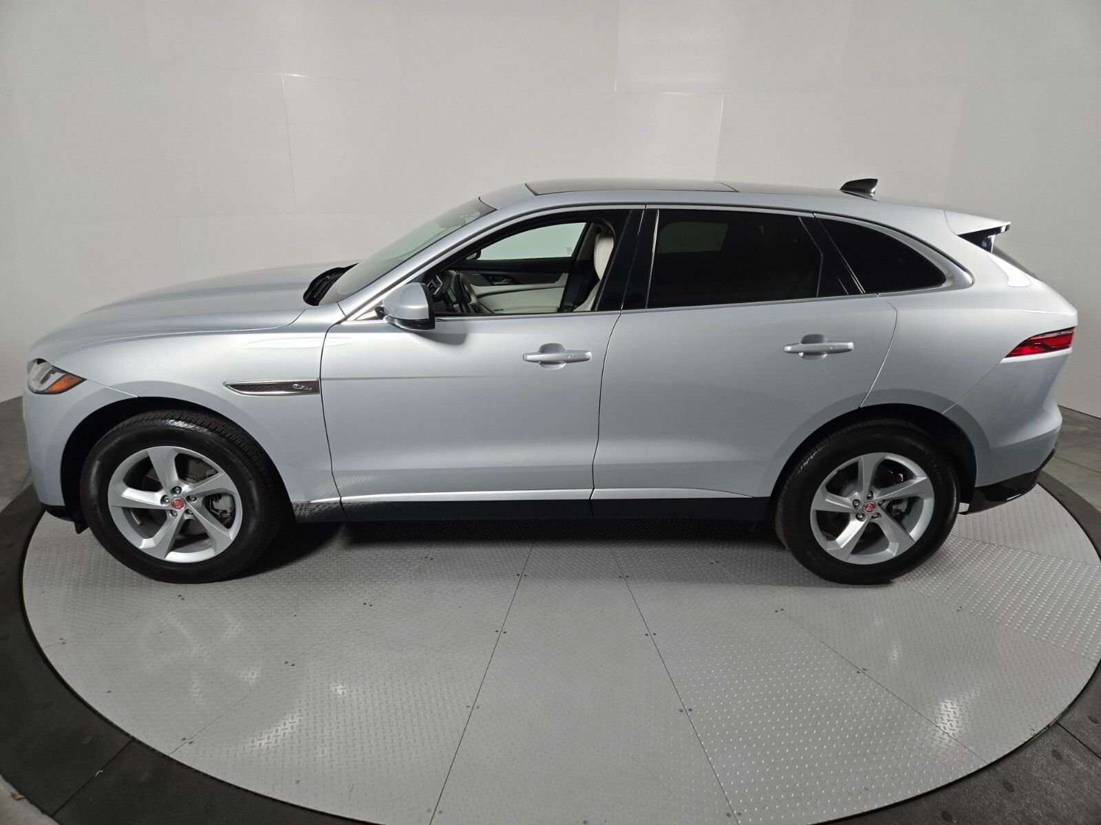 2023 Jaguar F-Pace S - Photo 33