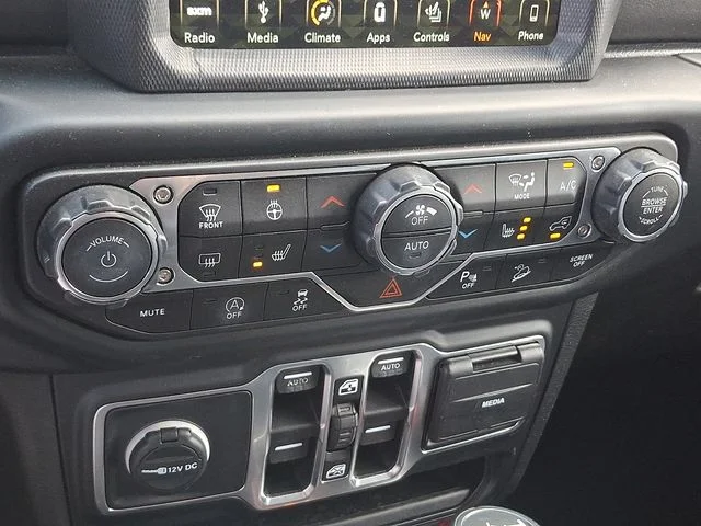 Used 2019 Red Jeep Unlimited Sahara image 17