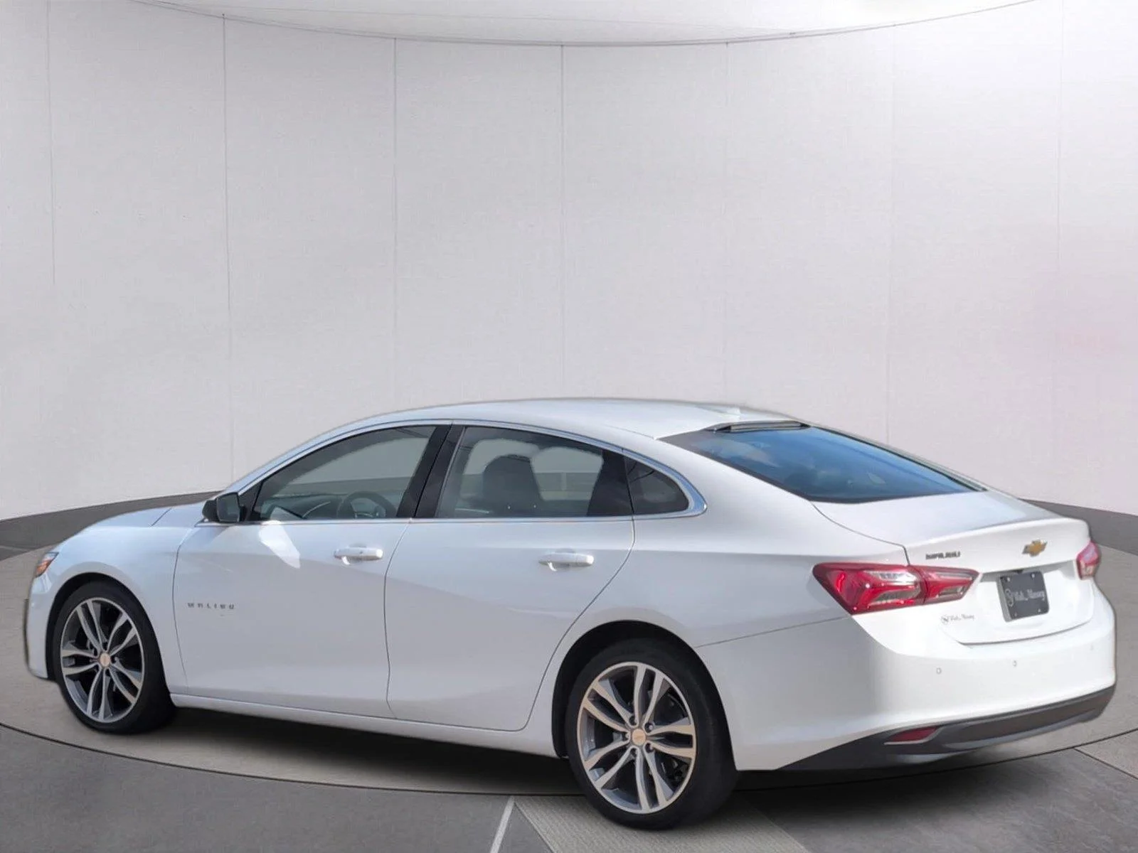Used 2024 Summit White Chevrolet 2LT image 3