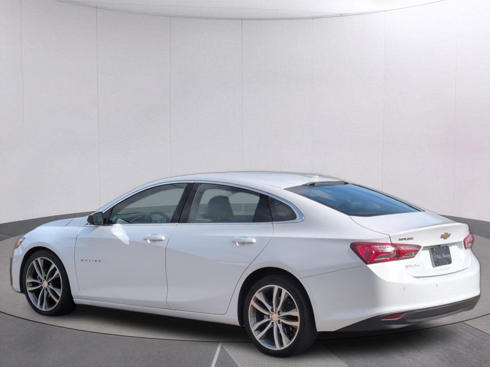 Used 2024 Summit White Chevrolet 2LT image 3
