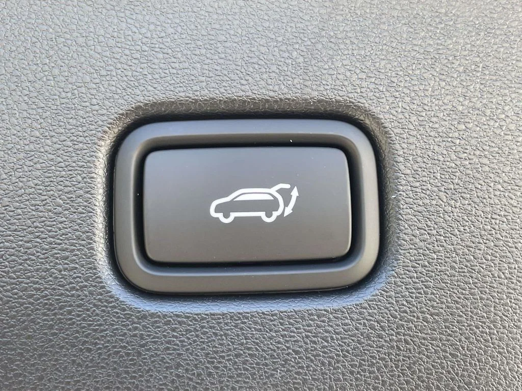 New 2026 White Hyundai SEL image 9