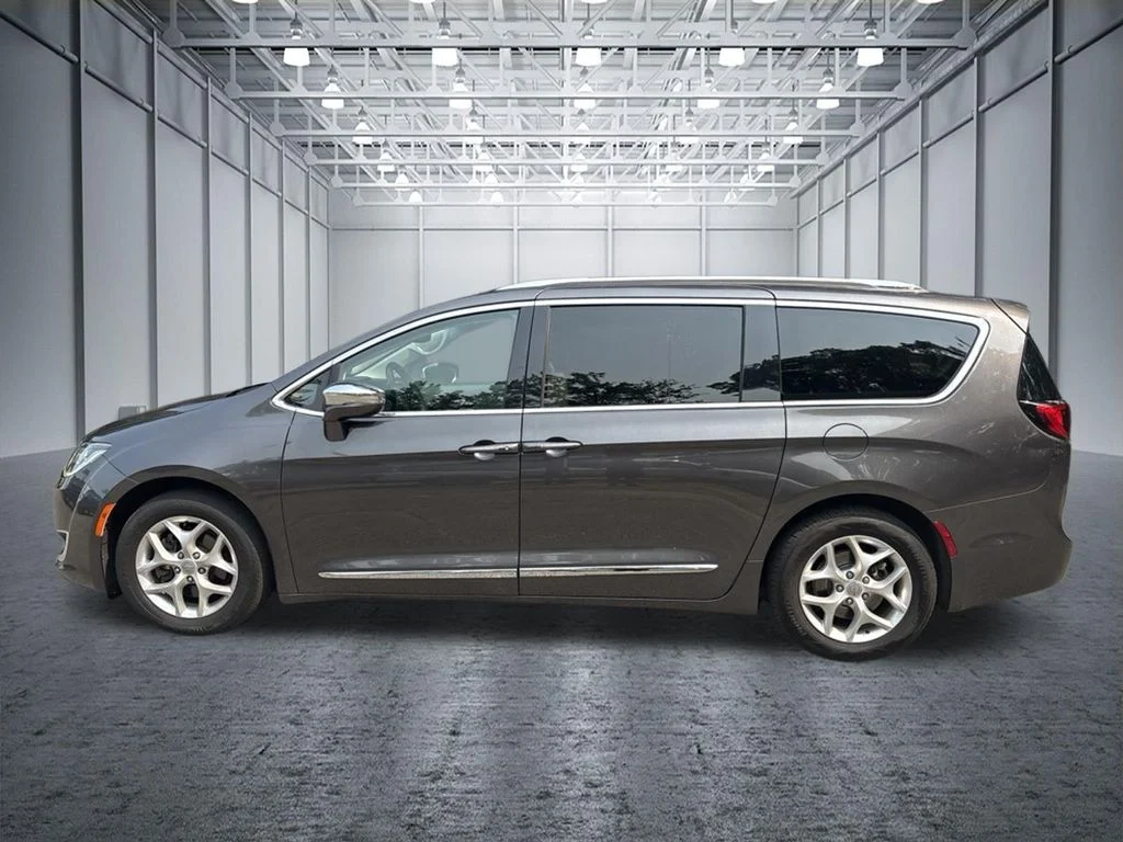 Used 2020 Gray Chrysler Limited image 2