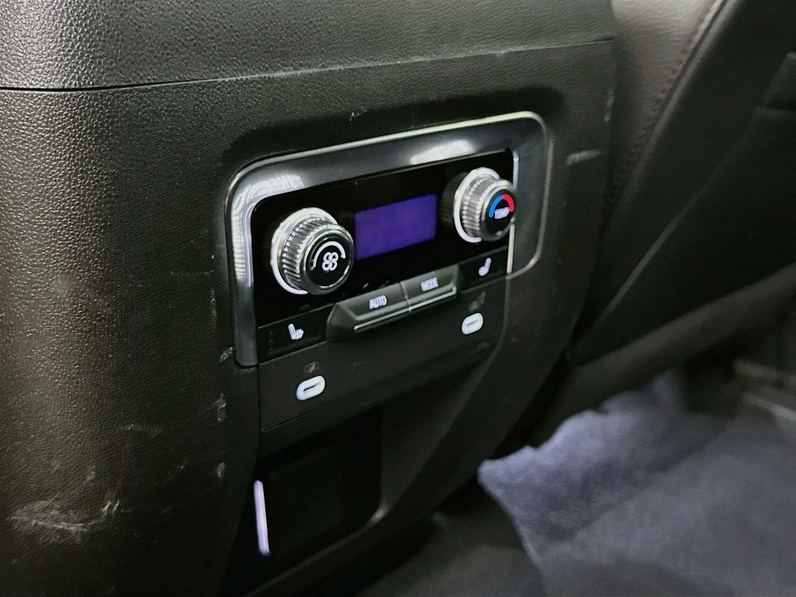 Used 2023 Onyx Black GMC Denali image 28