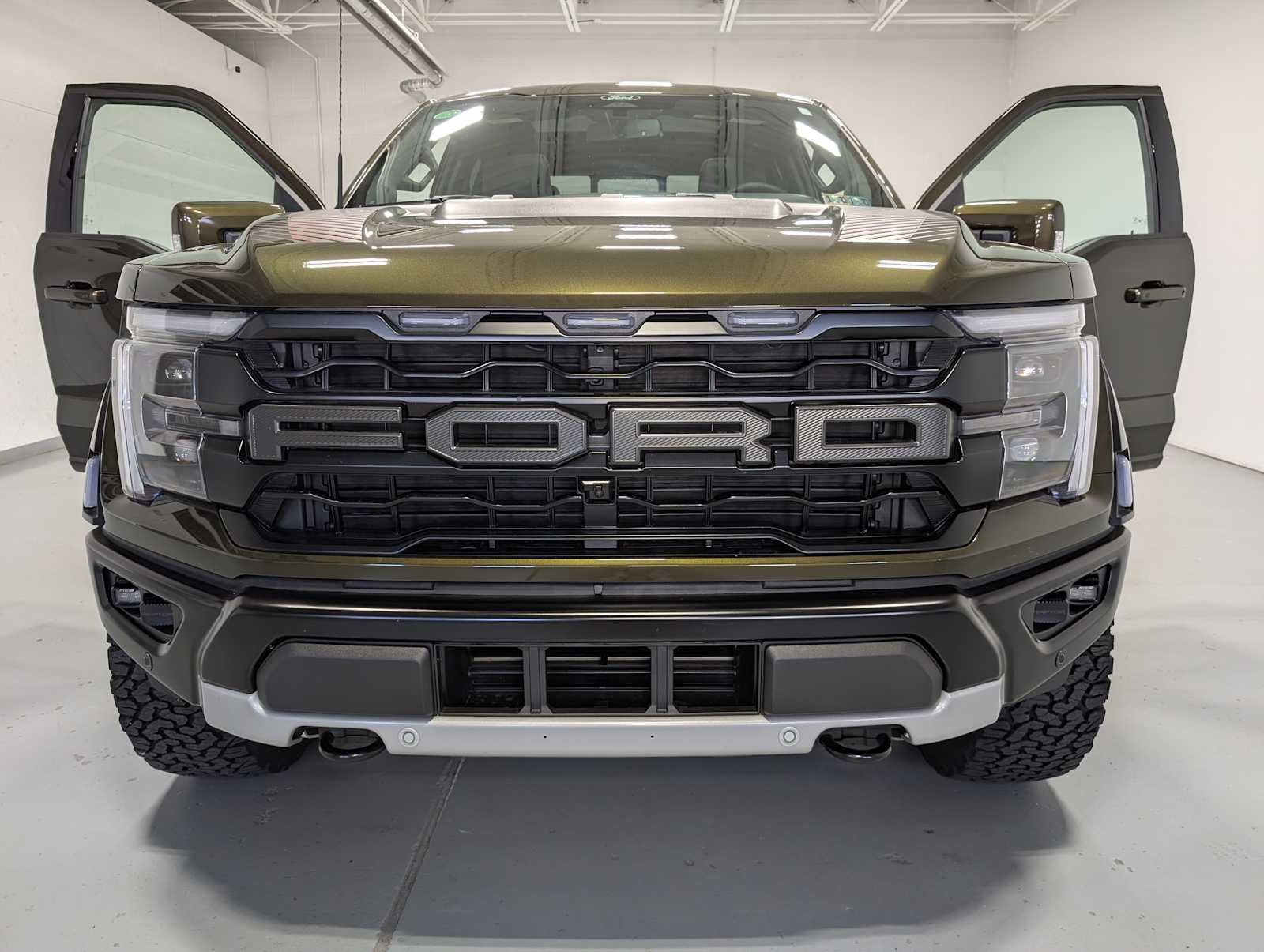 Used 2026 Shelter Green Ford Raptor image 17