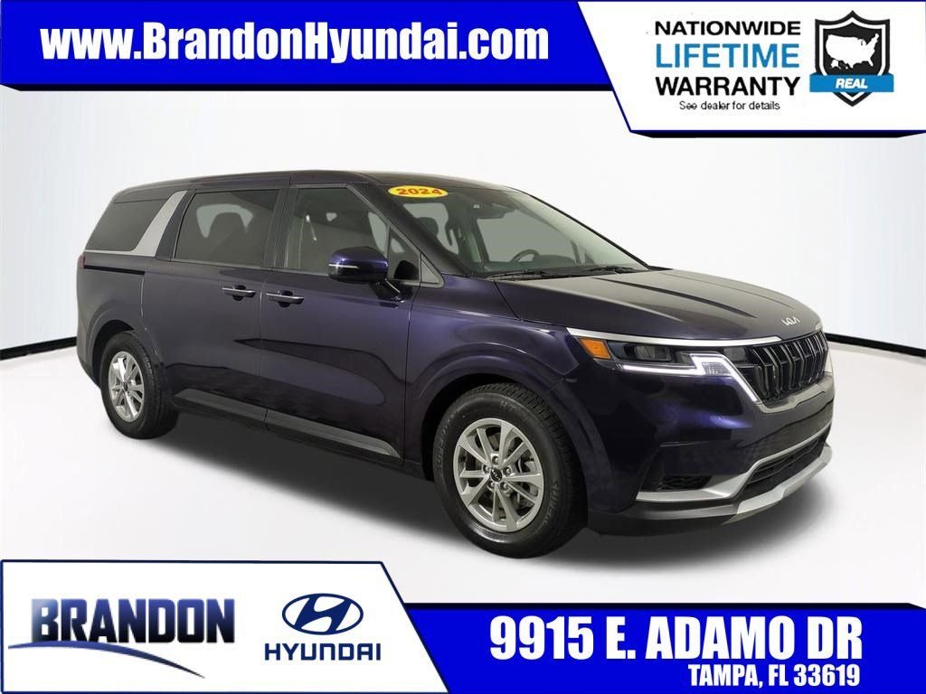 2024 Kia Sedona LX's photo