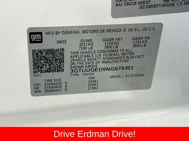 Used 2022 White GMC Denali image 31