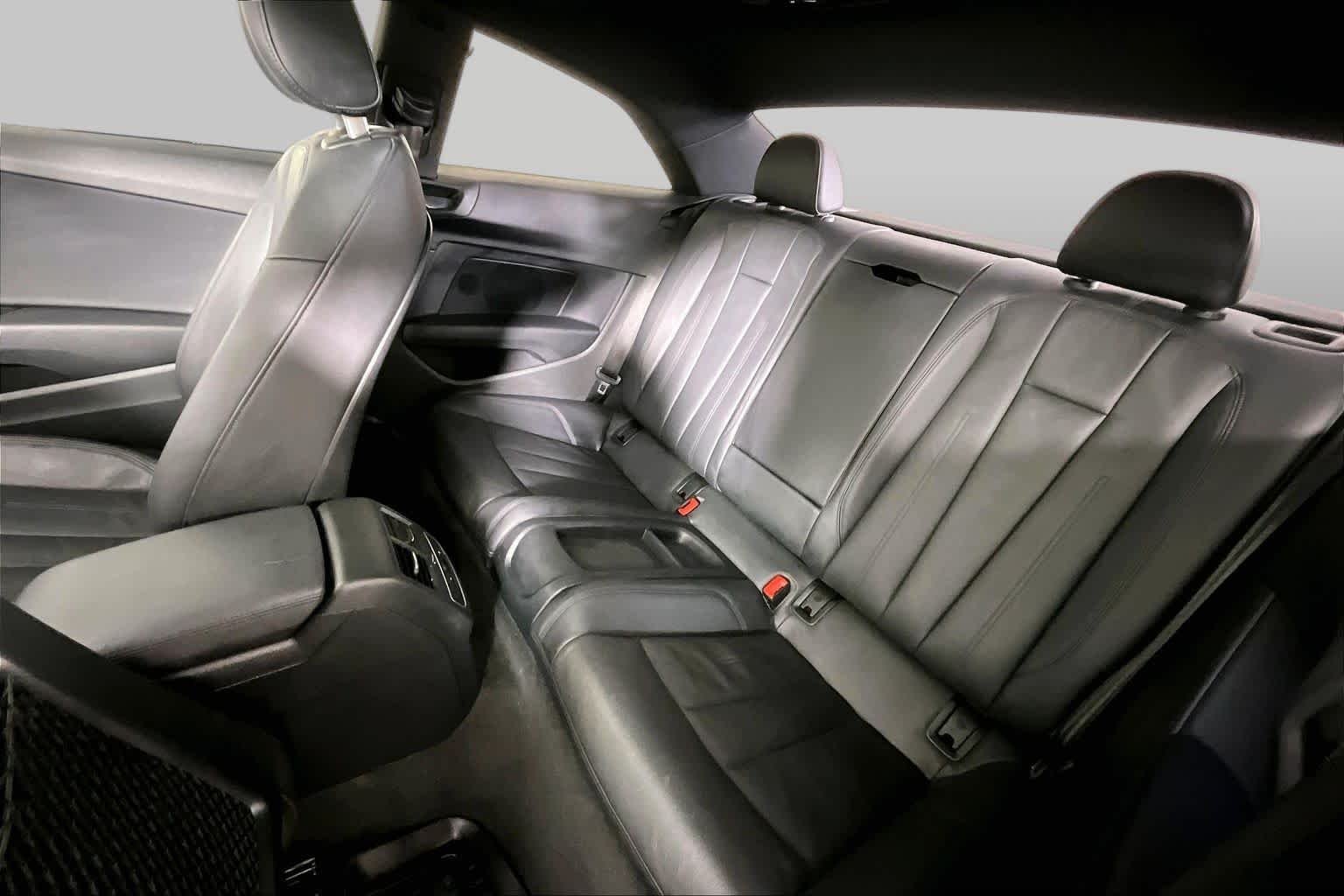 Used 2018 Ibis White Audi Premium image 18