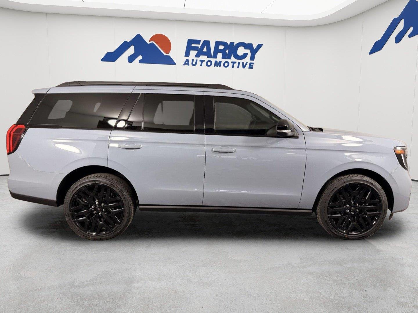 New 2026 Glacier Gray Metallic Tri-Coat Ford Platinum® image 10