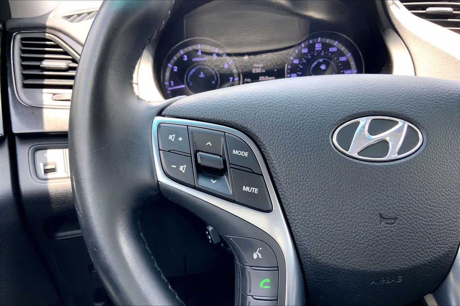 Used 2015 Pewter Gray Metallic Hyundai  image 21