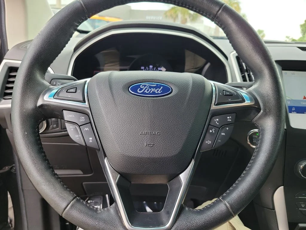 Used 2020 Magnetic Metallic Ford SEL image 19