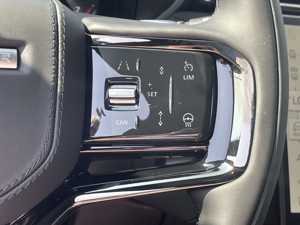 New 2026 Santorini Black Land Rover Dynamic SE image 28