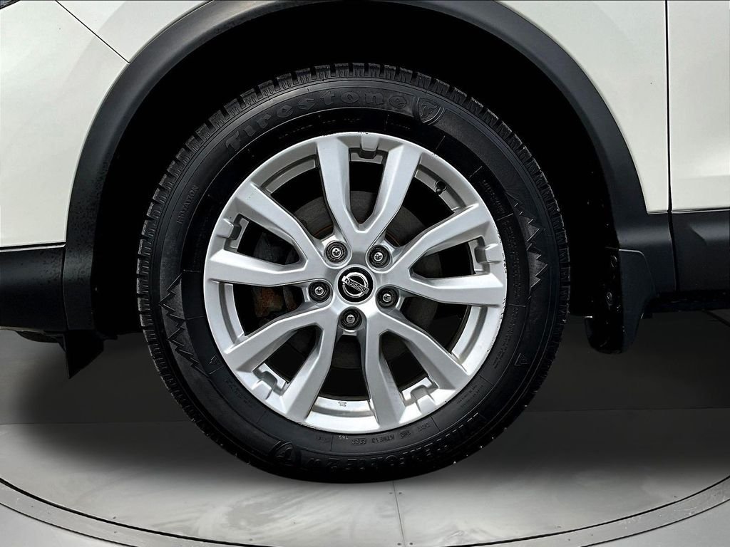 Used 2022 White Nissan SV image 36