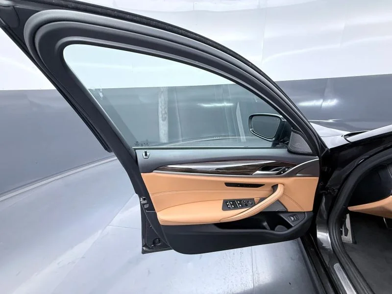 Used 2022  BMW 540i xDrive Sedan 4D image 38