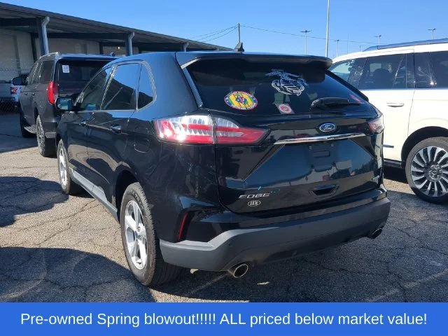 Used 2020 Black Ford SE image 3