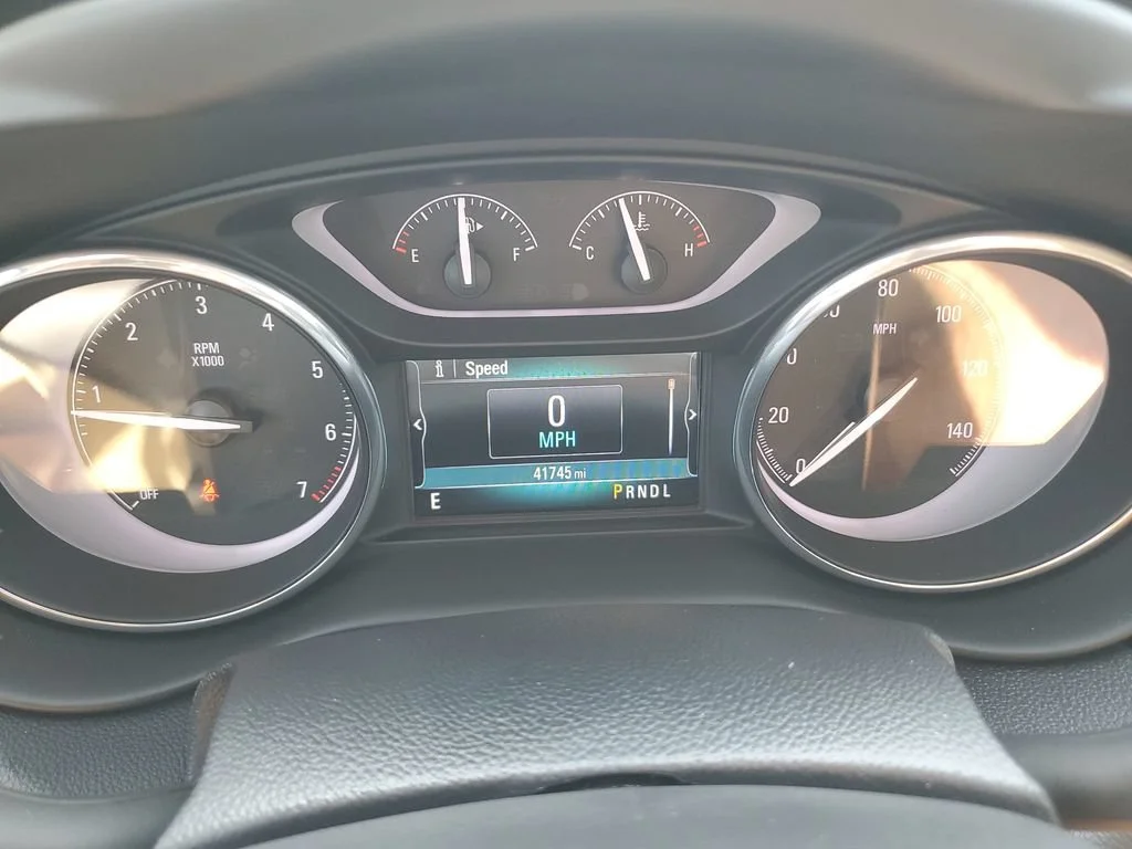 Used 2019 CHILI RED METALLIC Buick Essence image 23