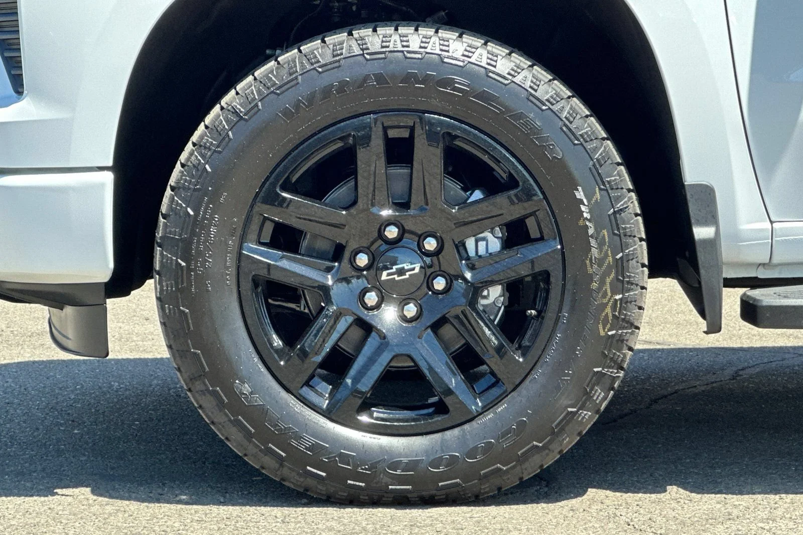 New 2026 Summit White Chevrolet RST image 26