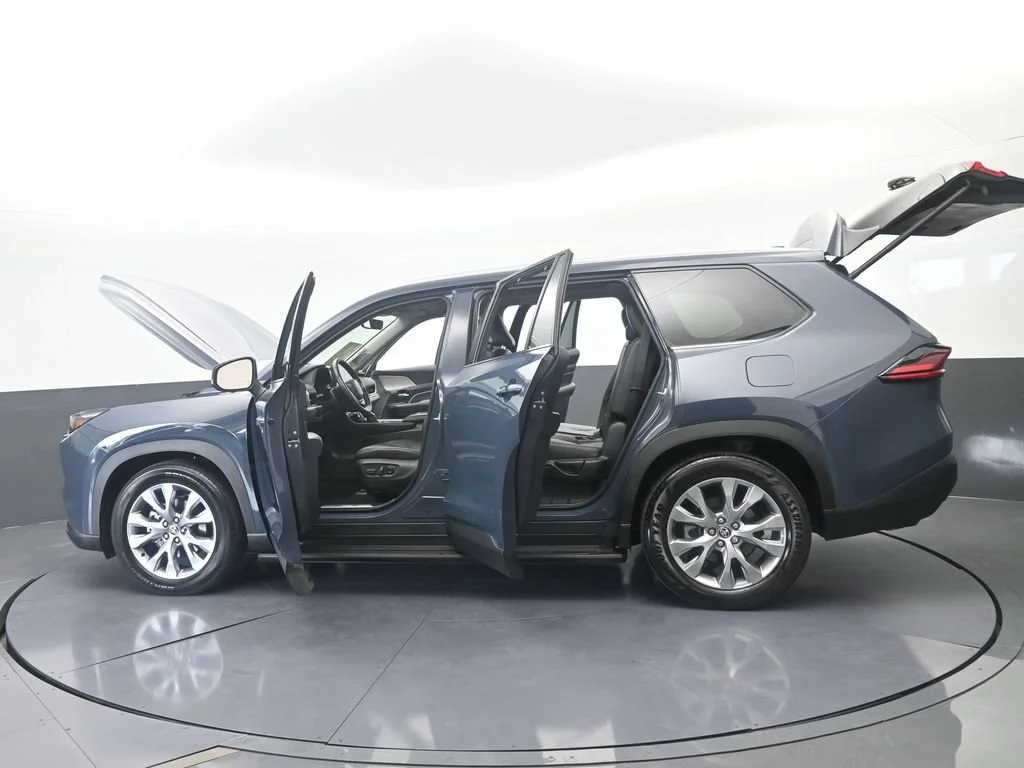 Used 2025 Cloud Toyota Limited image 81