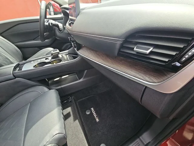 Used 2025 Red Nissan Platinum image 32