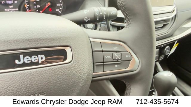 New 2026 Fathom Blue Pearl-Coat Exterior Paint Jeep Latitude image 16