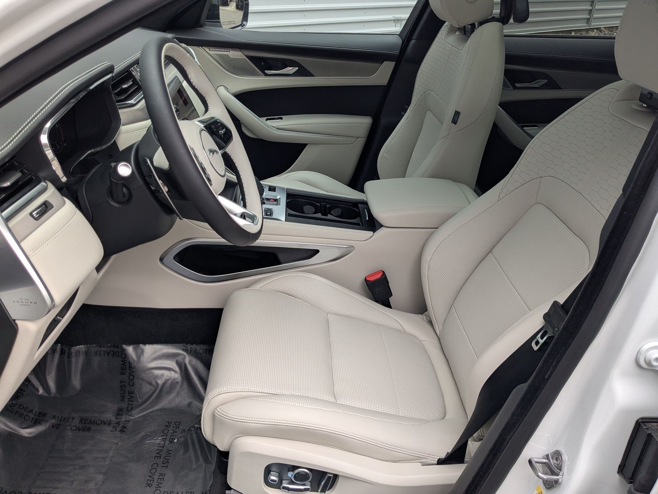 New 2026 Fuji White JAGUAR  P400 R-DYNAMIC S image 24