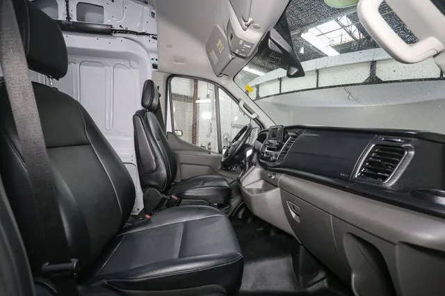Used 2024  Ford Base image 15