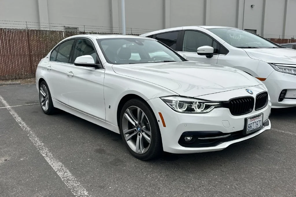 Used 2017 White BMW 330e iPerformance image 2