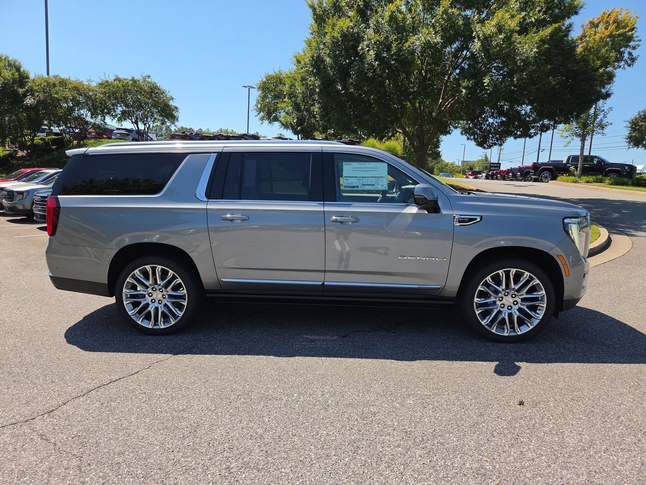 2026 GMC Yukon XL Denali - Photo 9