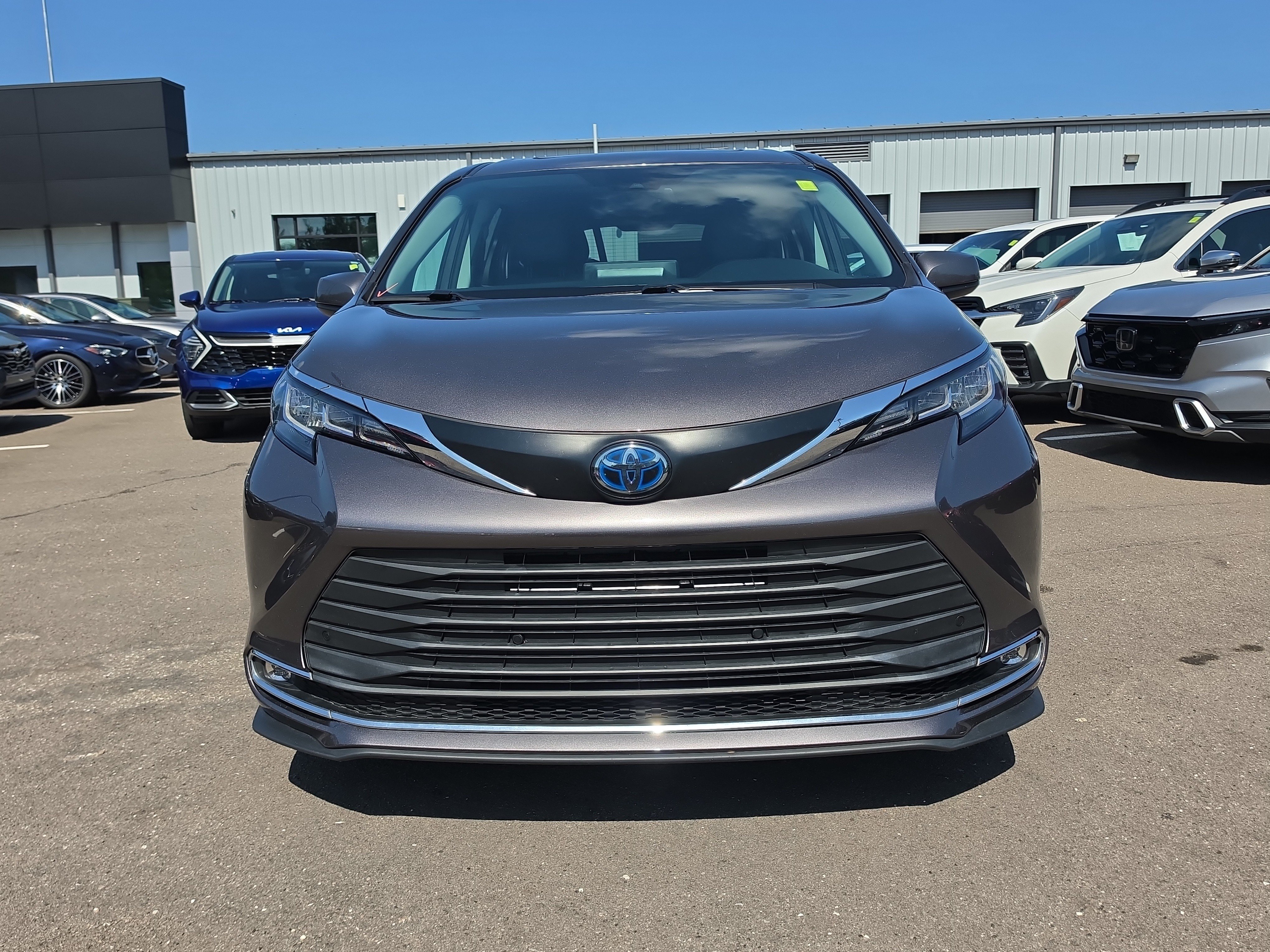 Used 2022 Sunset Bronze Mica Toyota XLE image 3
