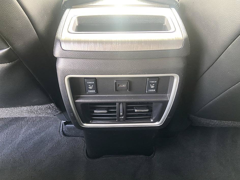 Used 2018 Pearl White Nissan SL image 31