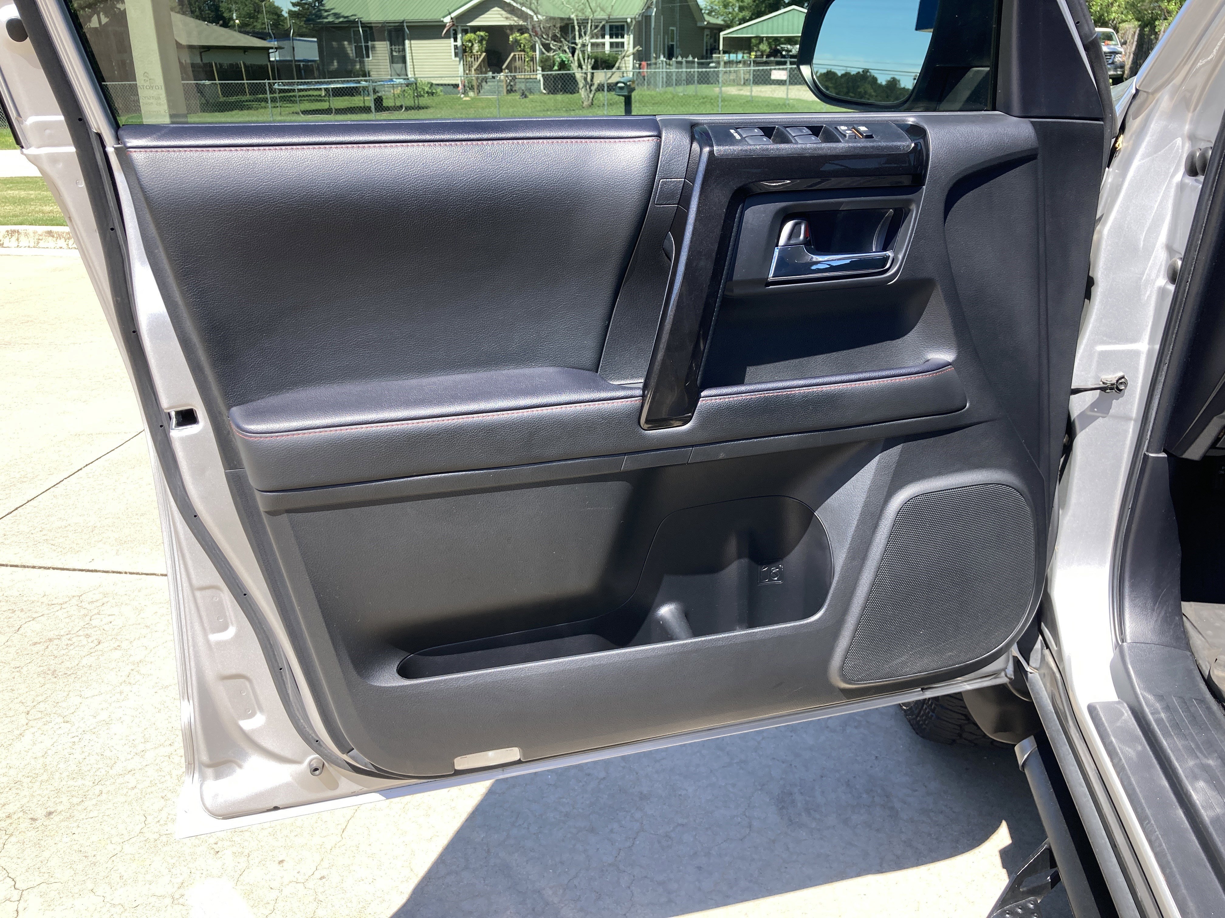 Used 2021 Classic Silver Metallic Toyota Venture image 17